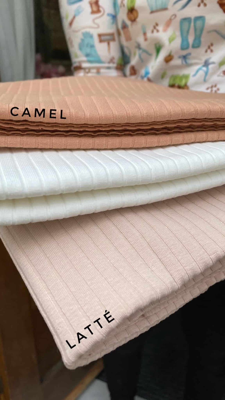 ŽEBROVANÝ úplet ŠIROKÝ - CAMEL tmavý - Obrázek 2