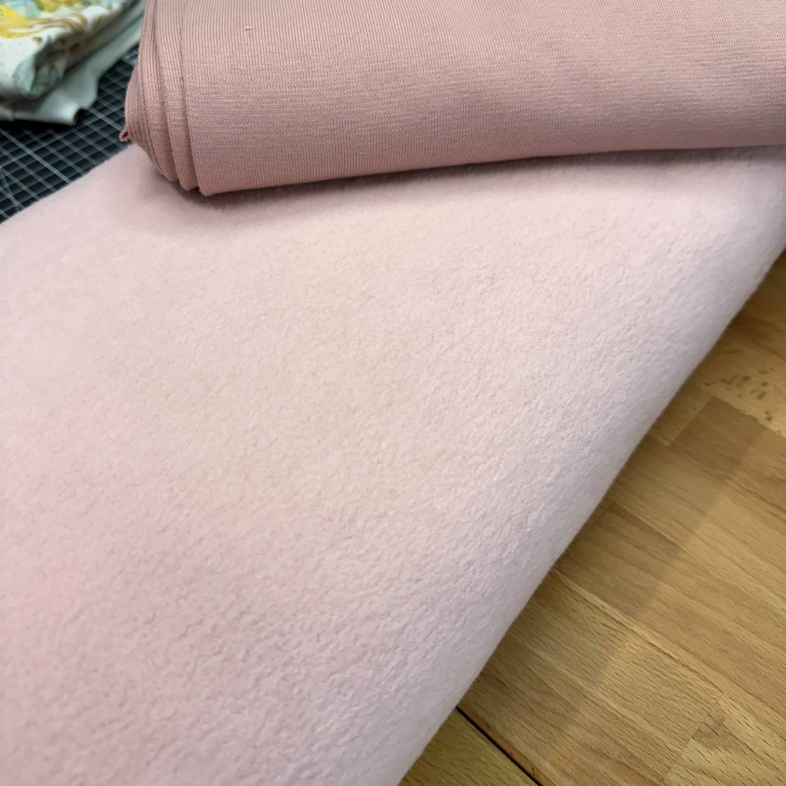 Bavlněný fleece/sherpa/beránek - Tělová růžová