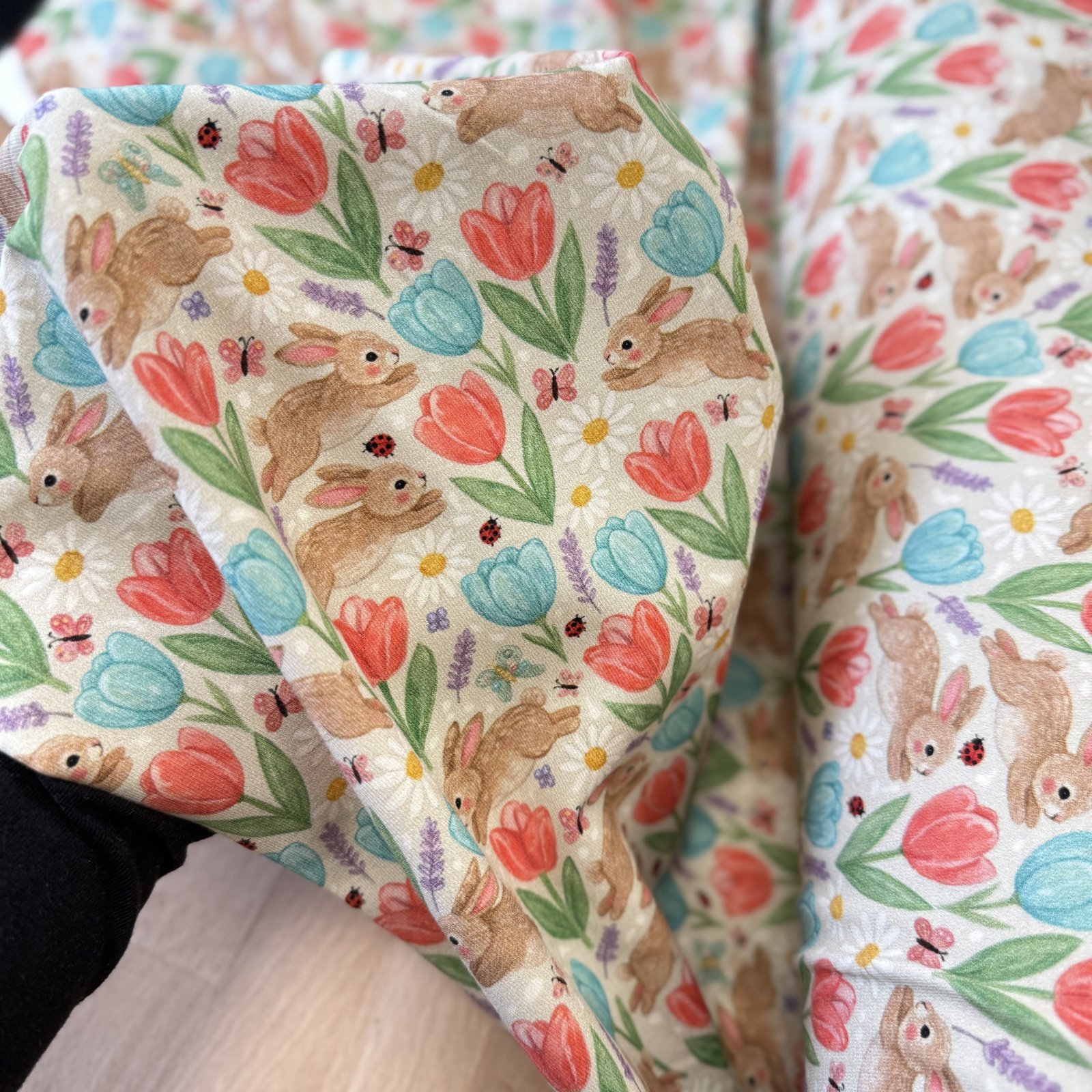 DESIGNOVÝ ÚPLET: Králíčci a tulipány - Obrázek 2