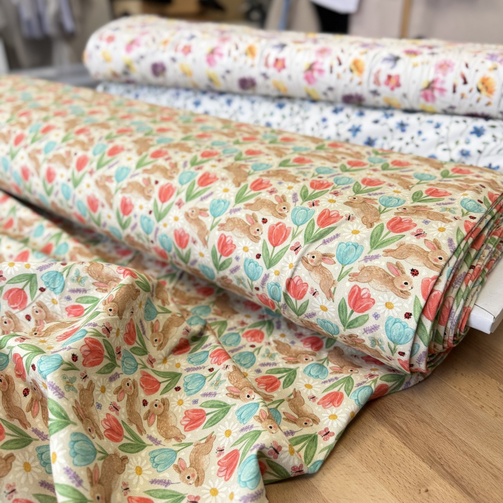 DESIGNOVÝ ÚPLET: Králíčci a tulipány